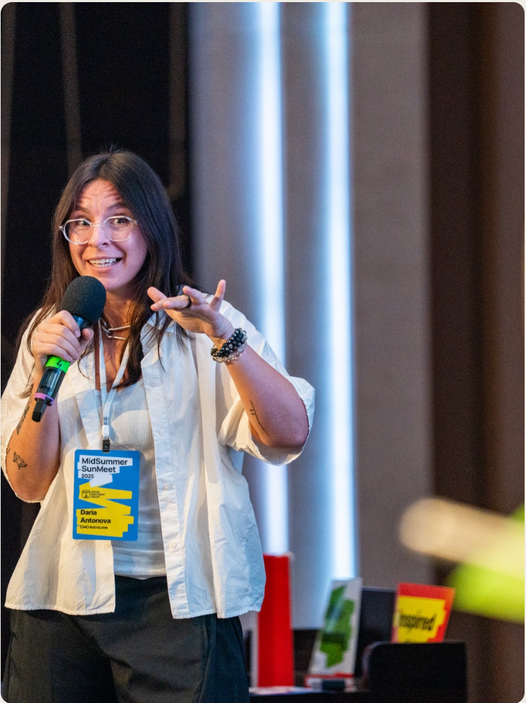 Dasha Antonova speaking on stage